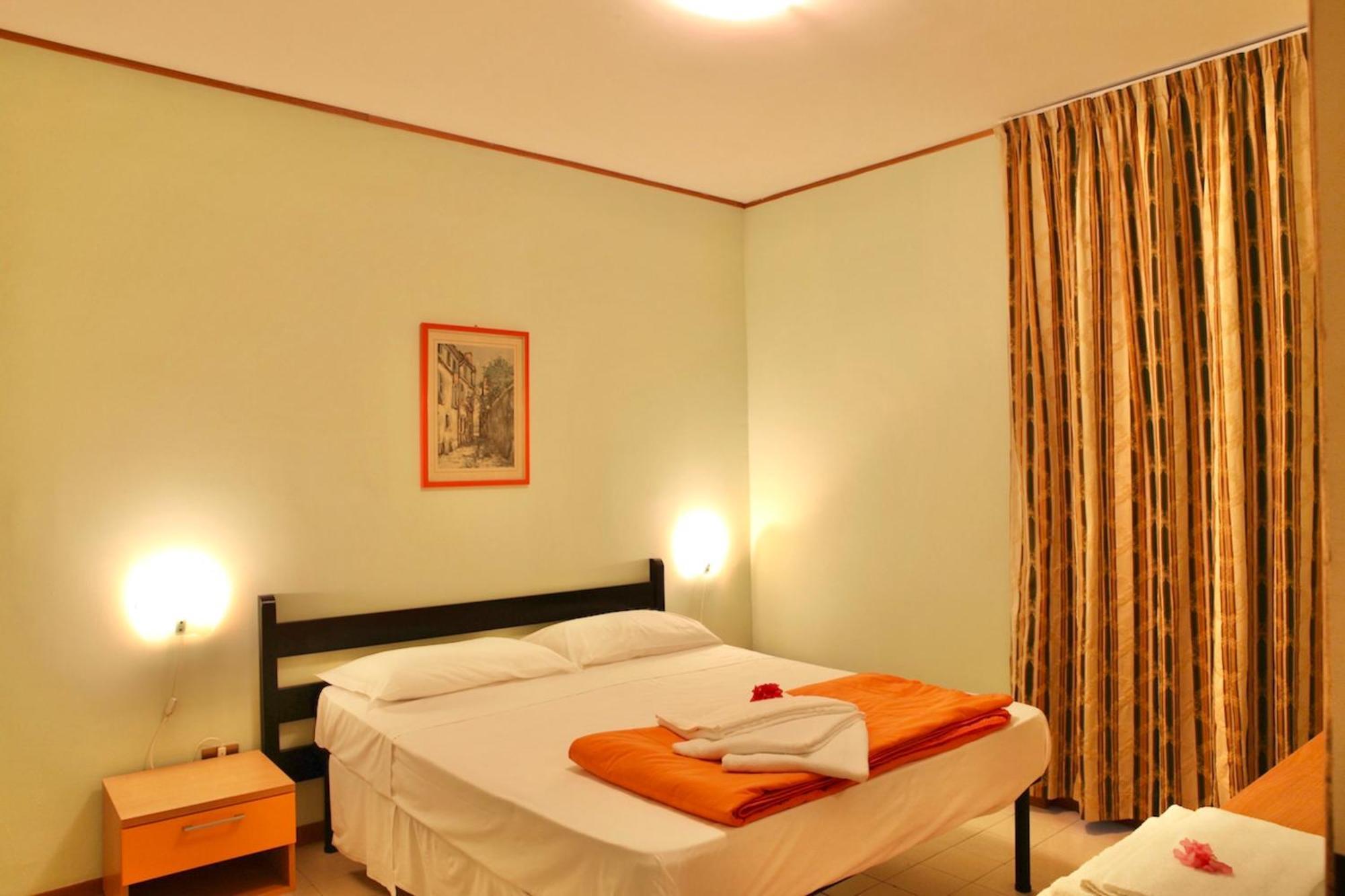 Apartment Isstravel, Homes In From 400 To 900 Meters From The Sea, 6 Beds With Private Outdoor Area